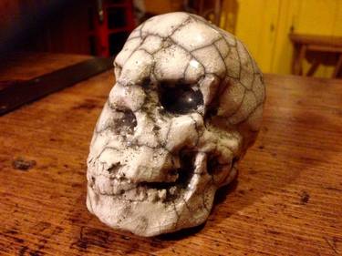 Ceramic skull thumb