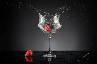 Splash Martini cup with strawberry - Limited Edition 3 of 30 thumb