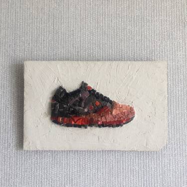 Mosaic wall art picture Sneaker, marble and smalti in black and red, minimalistic and modern thumb