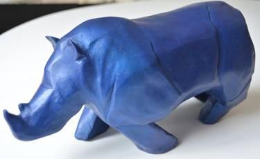 Blue rhino charging, resin thumb