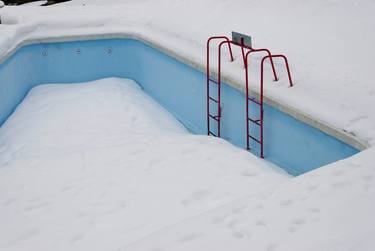 Snowy swimming pool thumb