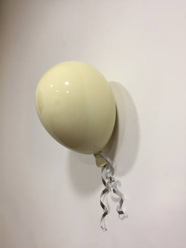 Wall mounted cream balloon thumb