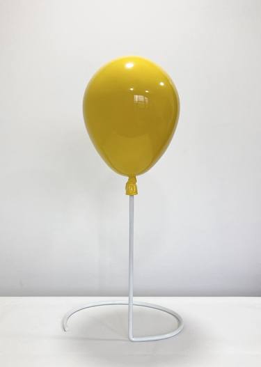 Yellow balloon thumb