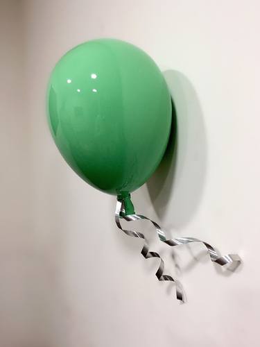 Wall mounted green balloon thumb