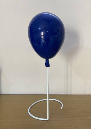 Dark blue balloon thumb