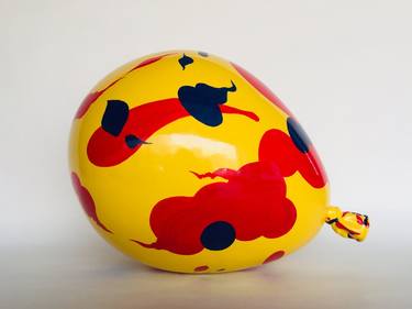 Yellow patterned balloon thumb