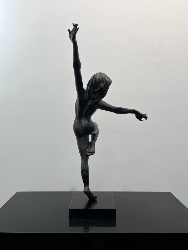 Original Sports Sculpture by V-POP by Vernika