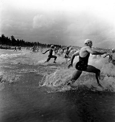 Max Dupain - Surf race start - 1940s thumb