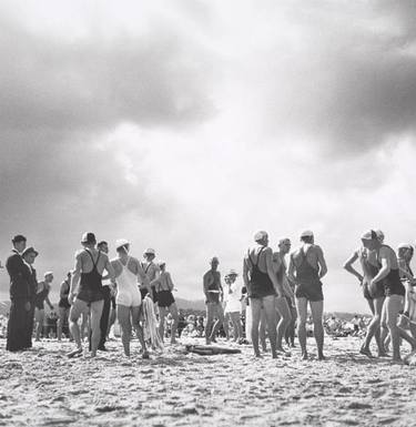 Max Dupain - Surf lifesavers - 1940s thumb