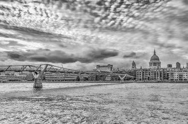 Over the river Thames - Limited Edition of 15 thumb