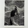 A photo was used. It is one of the black and white pictures made in succession. I liked that the lines were plain and dazzling.

The picture is protected with a fixative spray.