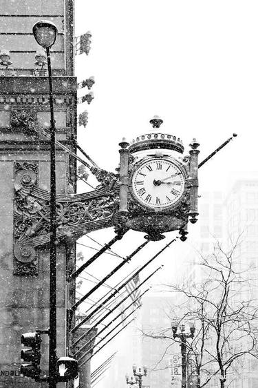 MARSHALL FIELDS MACYS CLOCK WINTER DAY HEAVY SNOWFALL CHICAGO BLACK AND WHITE VERTICAL - Limited Edition of 55 thumb