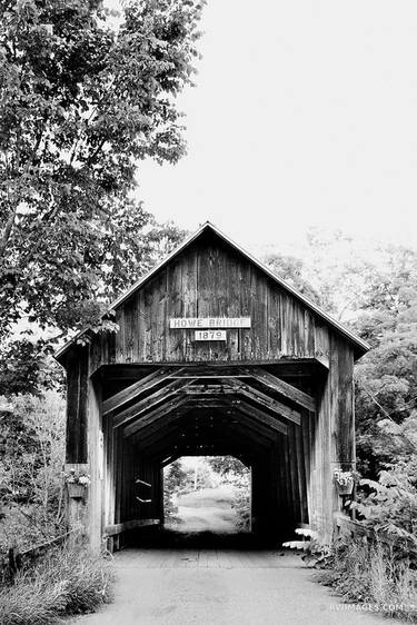HOWE COVERED BRIDGE VERMONT BLACK AND WHITE VERTICAL - Limited Edition of 125 thumb