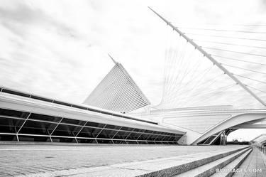 MILWAUKEE ART MUSEUM CONTEMPORARY ARCHITECTURE MILWAUKEE WISCONSIN BLACK AND WHITE - Limited Edition of 125 thumb