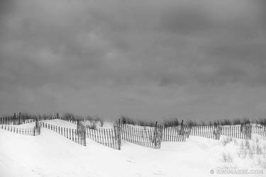 WOODEN BEACH FENCE SOUTH HAMPTON LONG ISLAND BLACK AND WHITE thumb