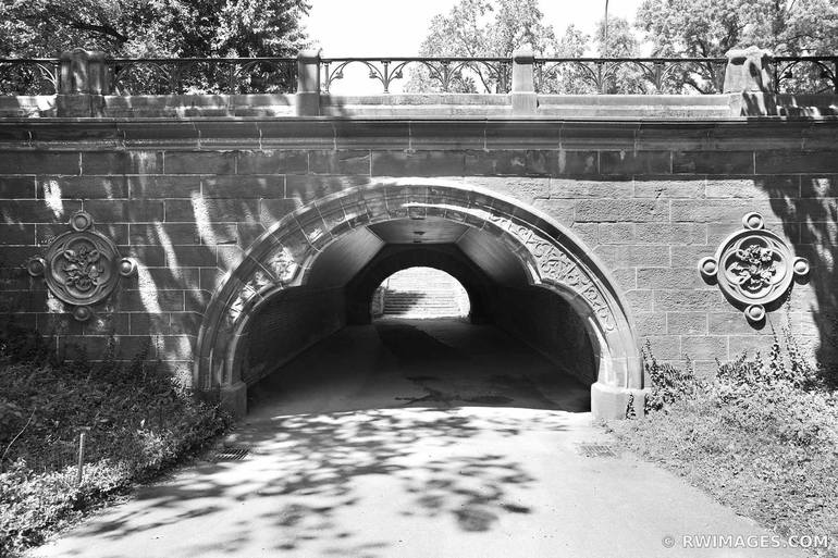 TREFOIL ARCH BRIDGE CENTRAL PARK POND MANHATTAN NEW YORK CITY ...