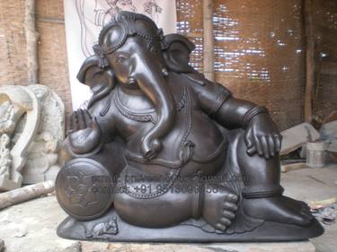 Ganesha Indian traditional sculpture thumb