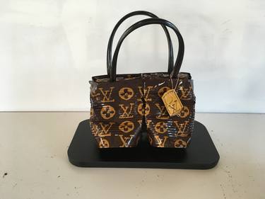 Crushed Louis Vuitton handbag thumb