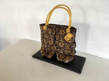 « Big crushed Louis Vuitton handbag » thumb