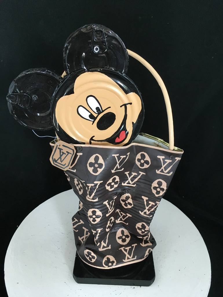 Mickey and Louis Vuitton: the perfect combination of kitch Sculpture