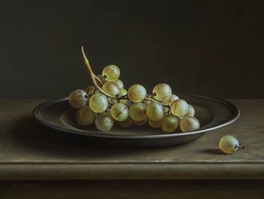 Grapes in a pewter plate thumb