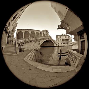 View of the Rialto Bridge, Venice thumb
