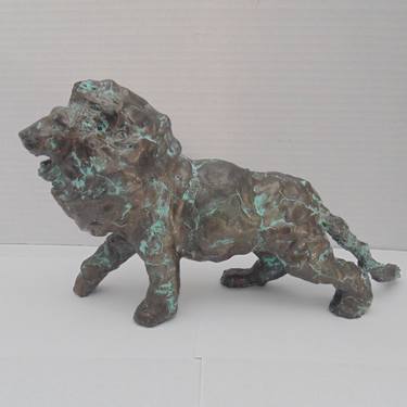 Lion Clay Bronze Patinated thumb
