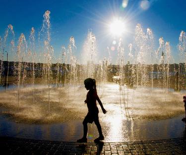 Silhouetted Girl at The Water Fountain - Limited Edition 1 of 10 thumb