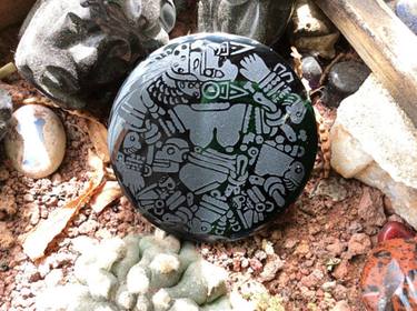 Divinity Mexica Moon Coyolxauhqui engraved on black obsidian Fine stone, cabochon 5cm, art Aztec civilization Nahuatl pendant jewel creation thumb
