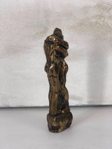 Saatchi Art Artist Liliane Danino; Sculpture, “couple enlace , Abandon 4 , patine or” #art
