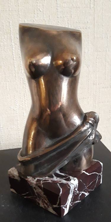 Nude (female figure) thumb
