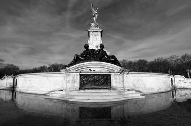 The Queen Victoria Monument, Buckingham Palace, St James, London, England - Limited Edition of 15 thumb