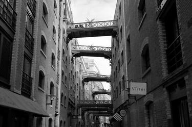 the Shad Thames warehouse apartments, Cardamom Buildings, Butlers Wharf, London - Limited Edition of 15 thumb