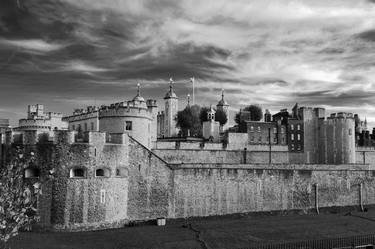 The walls and grounds of the Tower of London, North Bank river Thames, London City - Limited Edition of 15 thumb