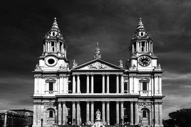 Front of Saint Pauls Cathedral, North Bank, London City, England thumb