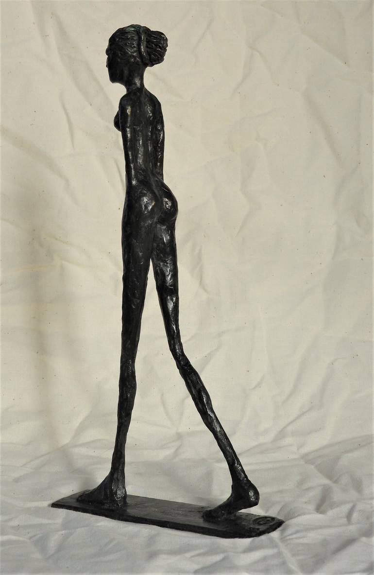 Original Figurative Women Sculpture by Isabelle Biquet 