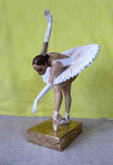 Деревянная, полихромная скульптура " Балерина ". thumb