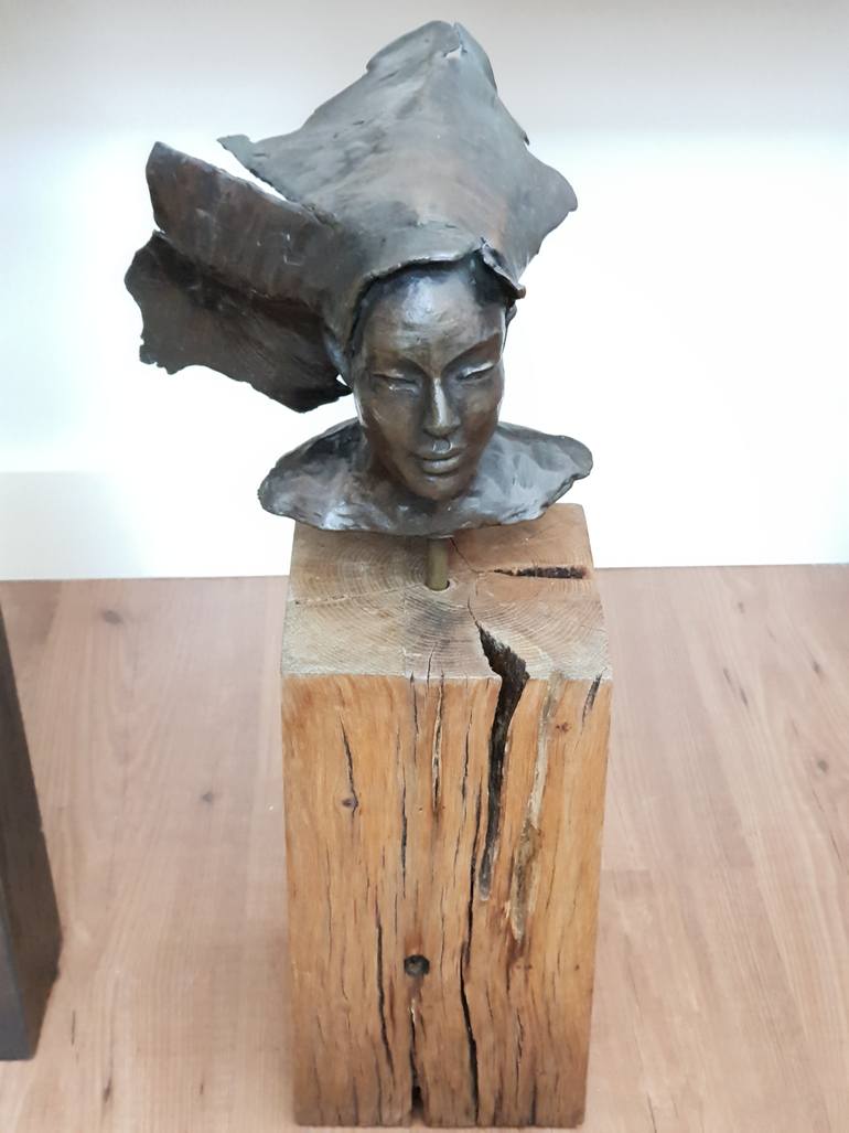 Original Modernism Women Sculpture by Exclusive Sculptures