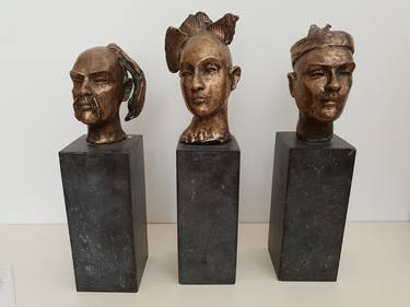 Three mini head sculptures thumb
