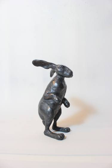 Standing hare thumb
