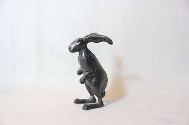 Standing hare thumb