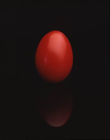 red egg on black thumb