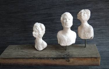 Clay Sculpture - White faces : Family thumb