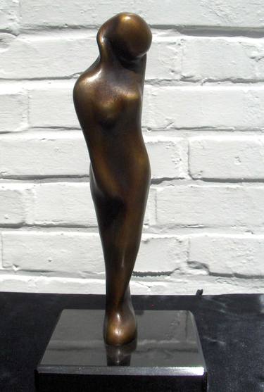 Original Figurative Women Sculpture by Rosita Allinckx