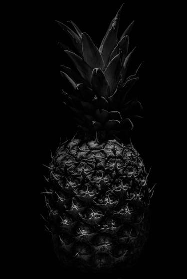 Black pineapple thumb