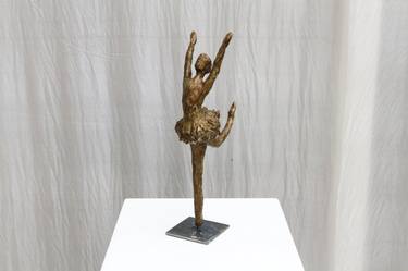 Original Performing Arts Sculpture by Ingrid Edith Zobel