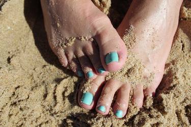 Sandy toes thumb