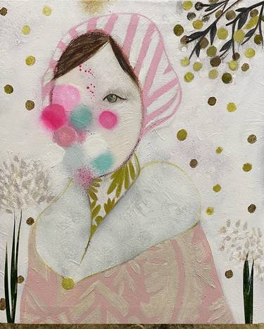 Woman with pink dots and a hat thumb