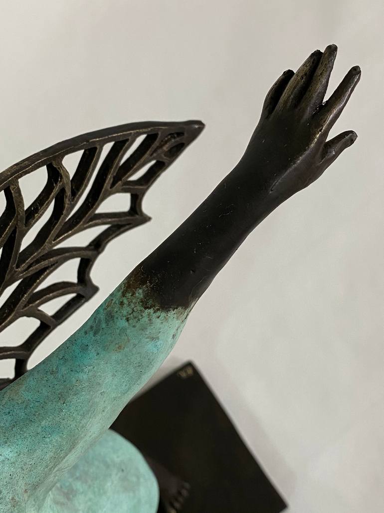 Original Figurative Women Sculpture by Francesca Dalla Benetta