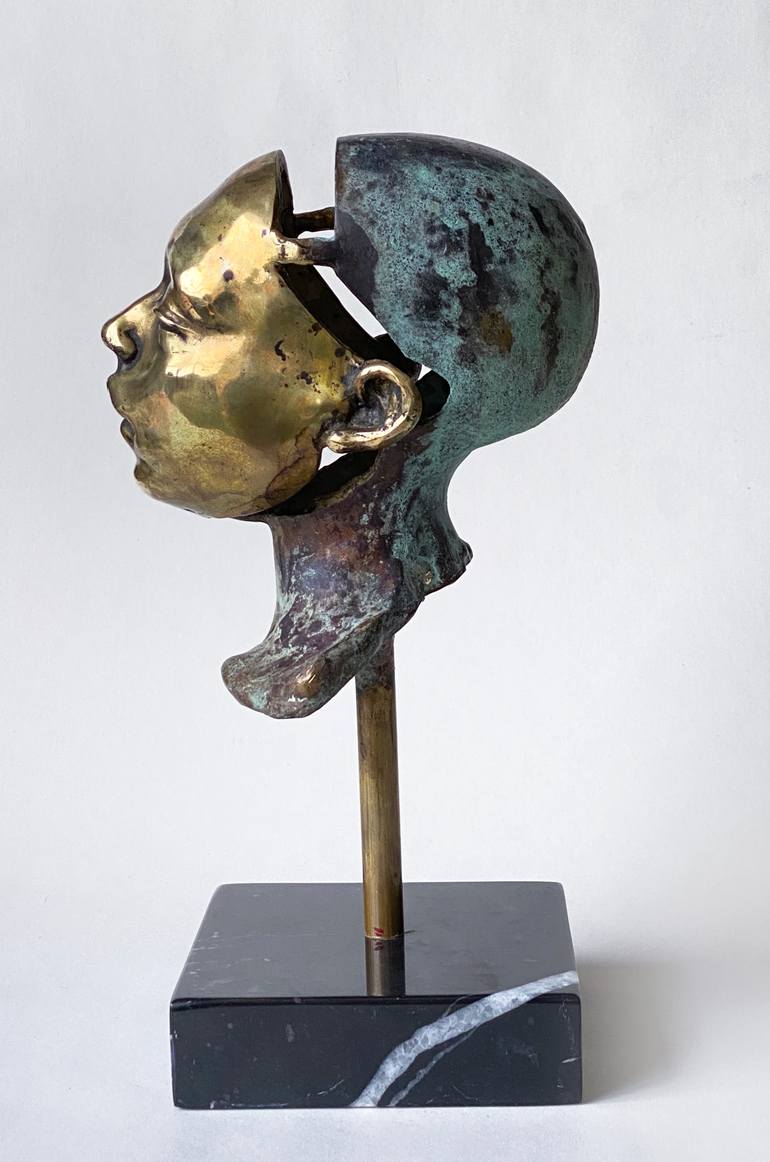 Original Figurative Body Sculpture by Francesca Dalla Benetta